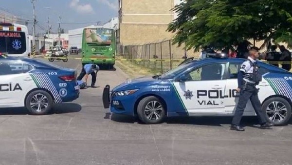 VIDEO Lo esperaban en casa y no regresó, muere motociclista arrollado por camión en León