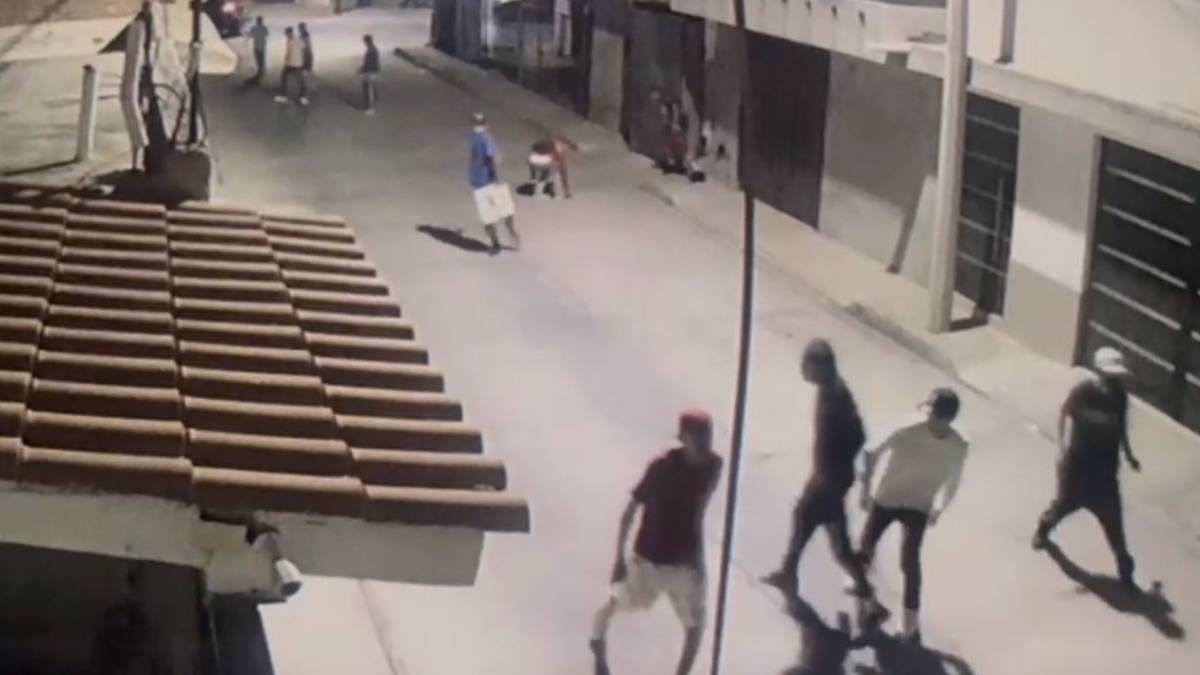 VIDEO Así se enfrentan con piedras pandillas en Valle de Señora, sin presencia de policías