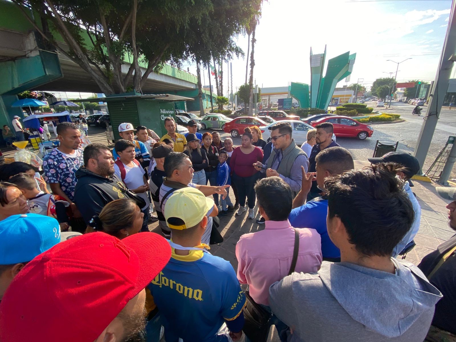 Desalojan a comerciantes cerca de la clínica T1 del IMSS en León