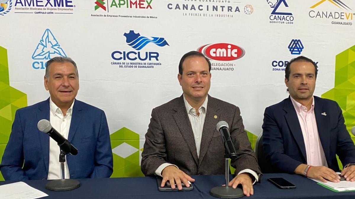 Exhortan empresarios a servidores públicos a no descuidar su trabajo en época electoral