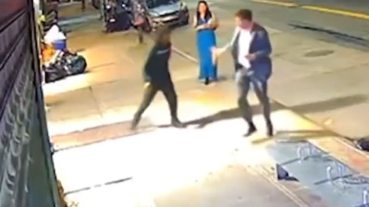 VIDEO: Joven enloquece y mata a hombre frente a su novia al salir de una boda