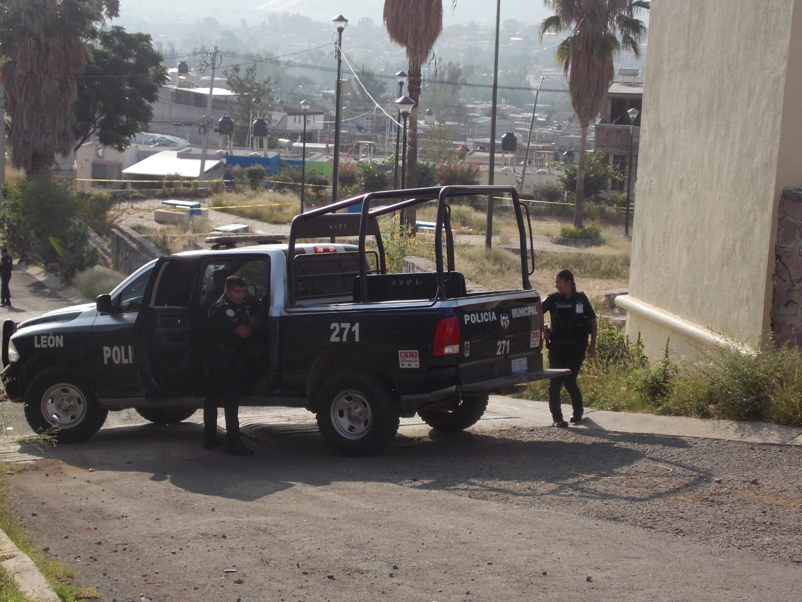 VIDEO Dejan par de piernas humanas en Joyas de Castilla y vecinos sufren pánico