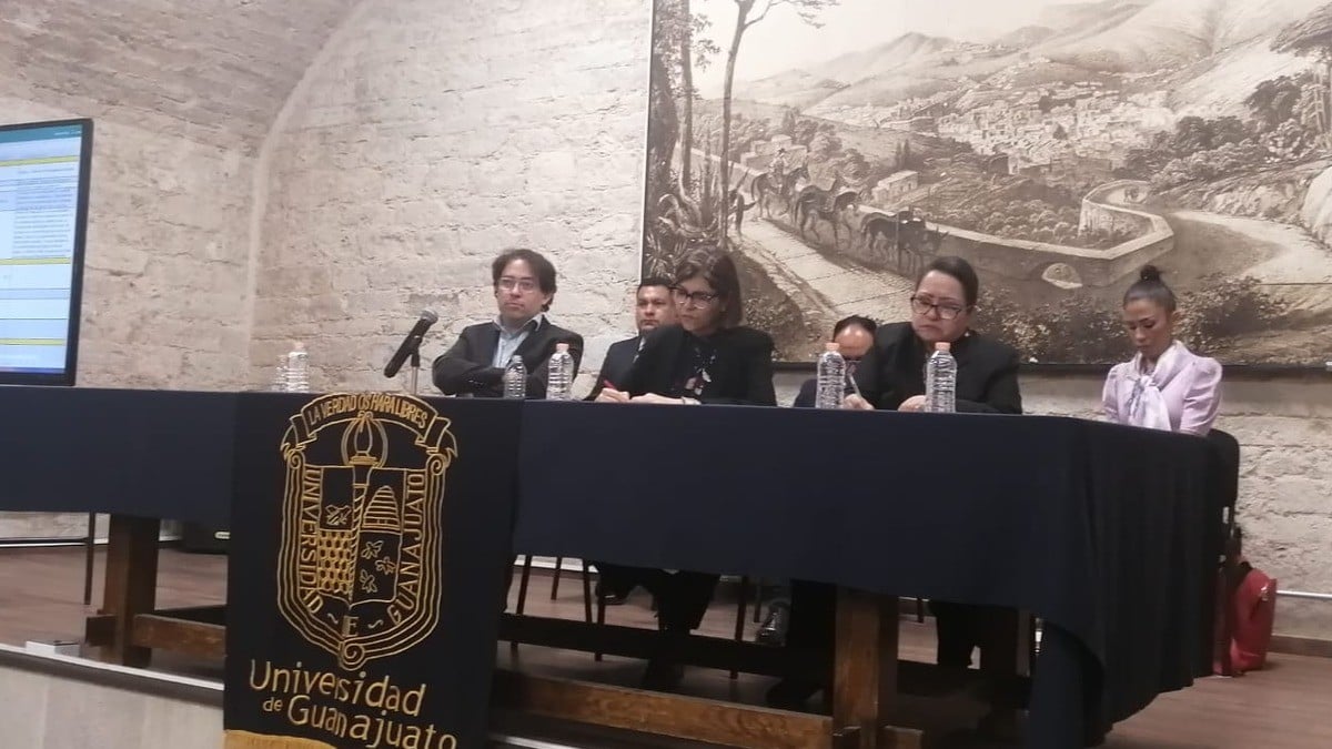 Rectora de la UG firma pliego petitorio de Sede Valenciana; seguridad y transporte, exigencia estudiantil