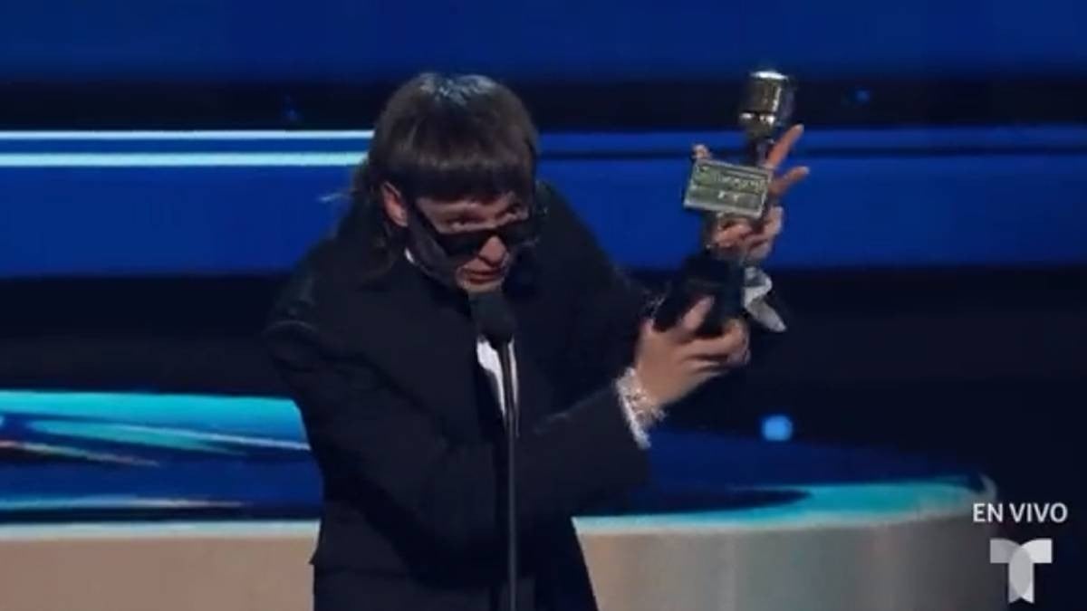 VIDEO Nombran a Peso Pluma Artista Debut del Año en premios Billboard 2023