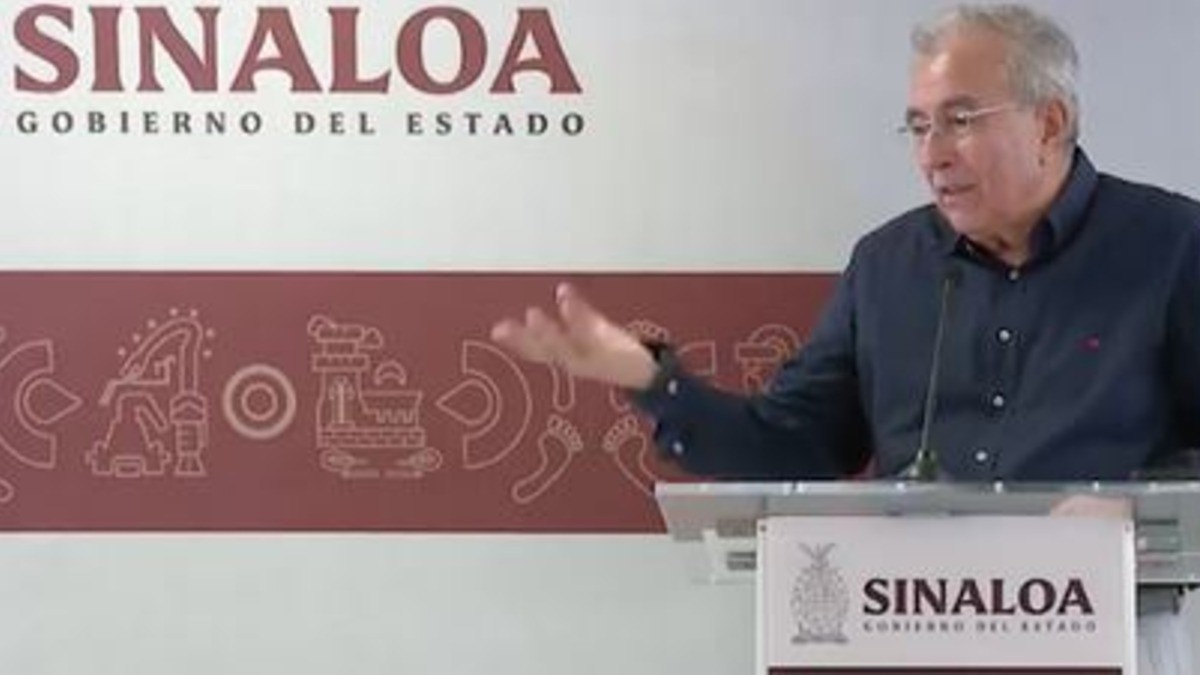 Acepta gobernador que protege a funcionario señalado de acoso sexual; lo cambiará a donde haya “machos como él”