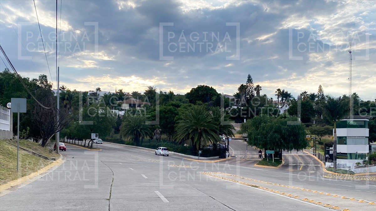 Colombianos asaltan a comensal en restaurante de Cumbres del Campestre; le roban un Rolex
