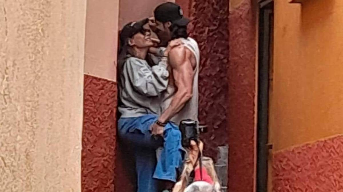 ¡Solo era un beso! Galilea Montijo e Isaac Moreno se metieron mano en el Callejón del Beso