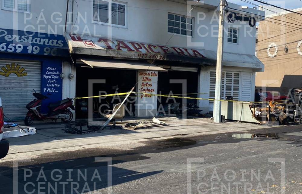 VIDEO Se incendia tapicería y muere menor atrapado en la colonia Deportiva, en León