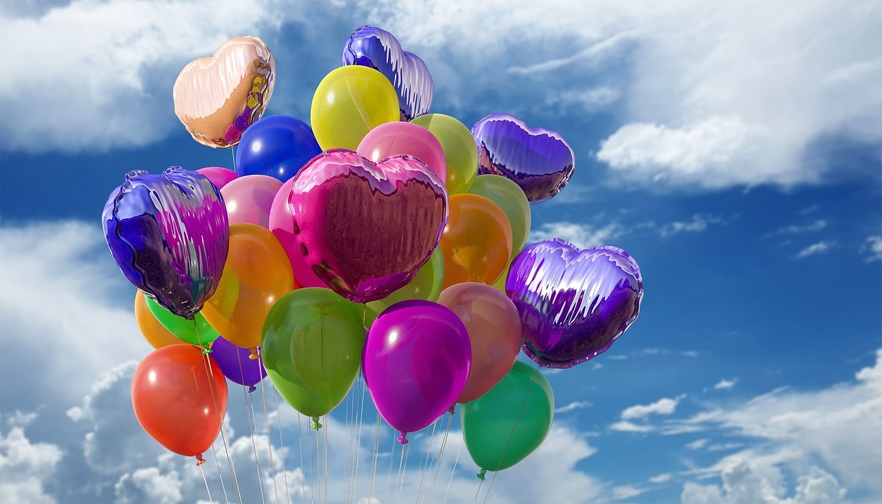 Niña muere al desinflar los globos de helio de su fiesta de cumpleaños
