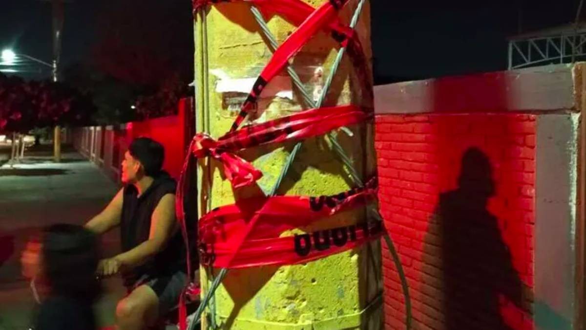 Niño jugando se desliza por un cable de la CFE y se lo clava en la espinilla