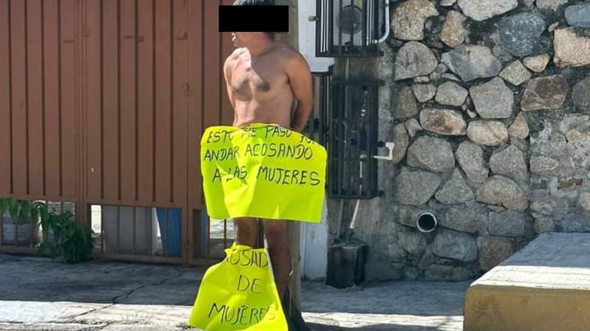 VIDEO Vecinos amarran desnudo a presunto acosador de mujeres y todos lo graban