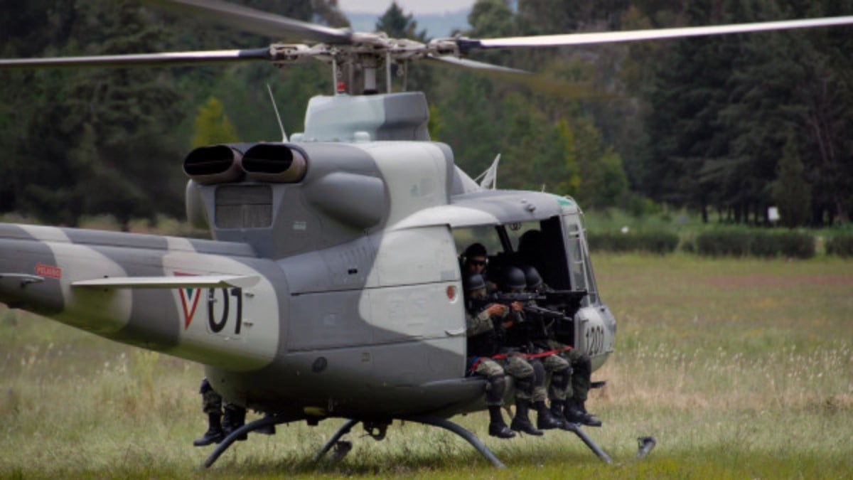 Helicóptero de Sedena se desploma sin razón aparente; mueren tres tripulantes