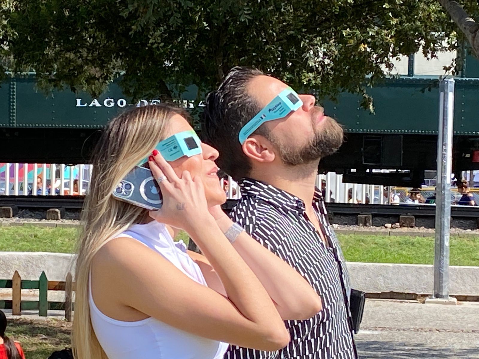 Disfrutan leoneses la danza cósmica