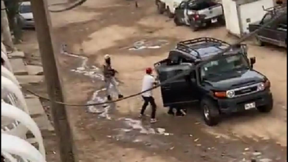 VIDEO Captan cuando se llevan a la fuerza a joven frente a sus papás: “les rogamos piedad”