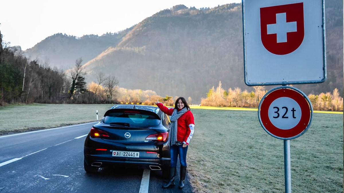 Si te vas a Suiza, solo estos días tienes que trabajar para comprarte un auto