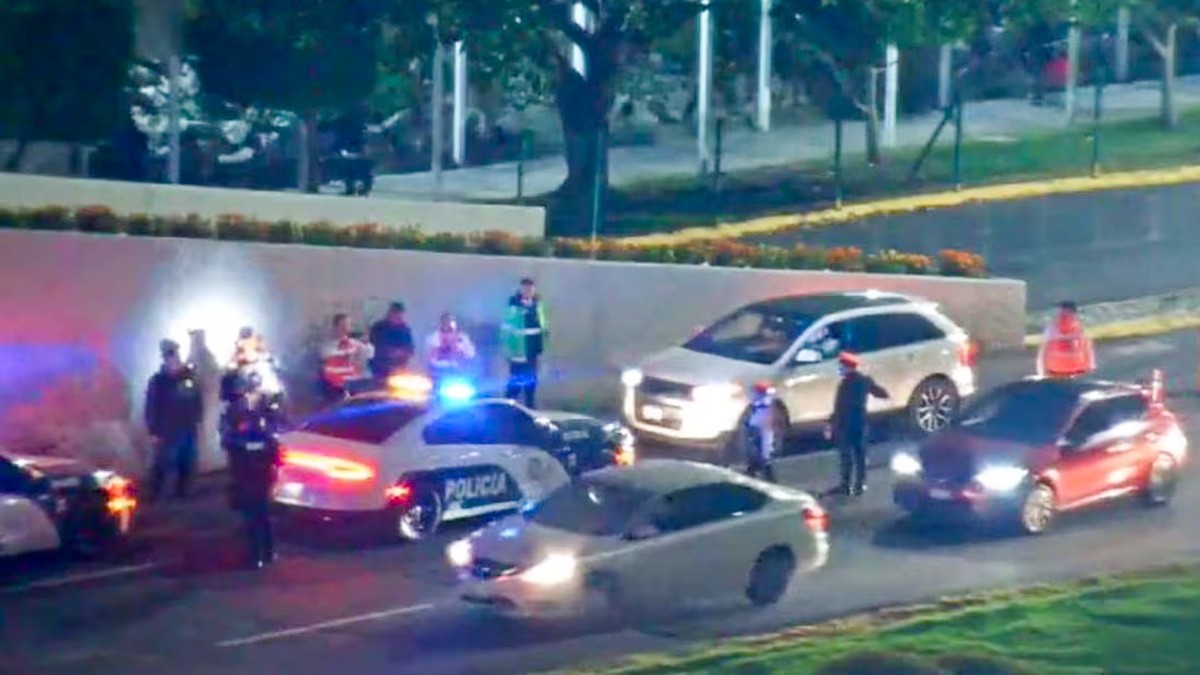 Hombre con un impacto de bala llega a aeropuerto a suplicar por ayuda