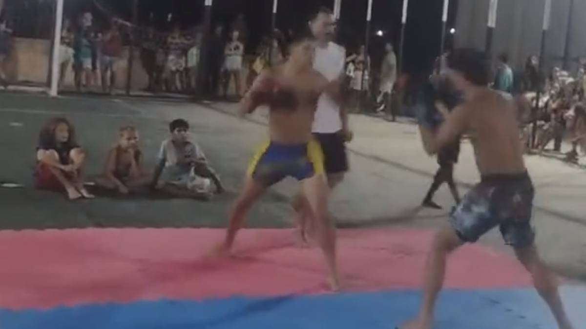 VIDEO Niños disfrutaban pelea de box y de pronto peleador muere de brutal golpe