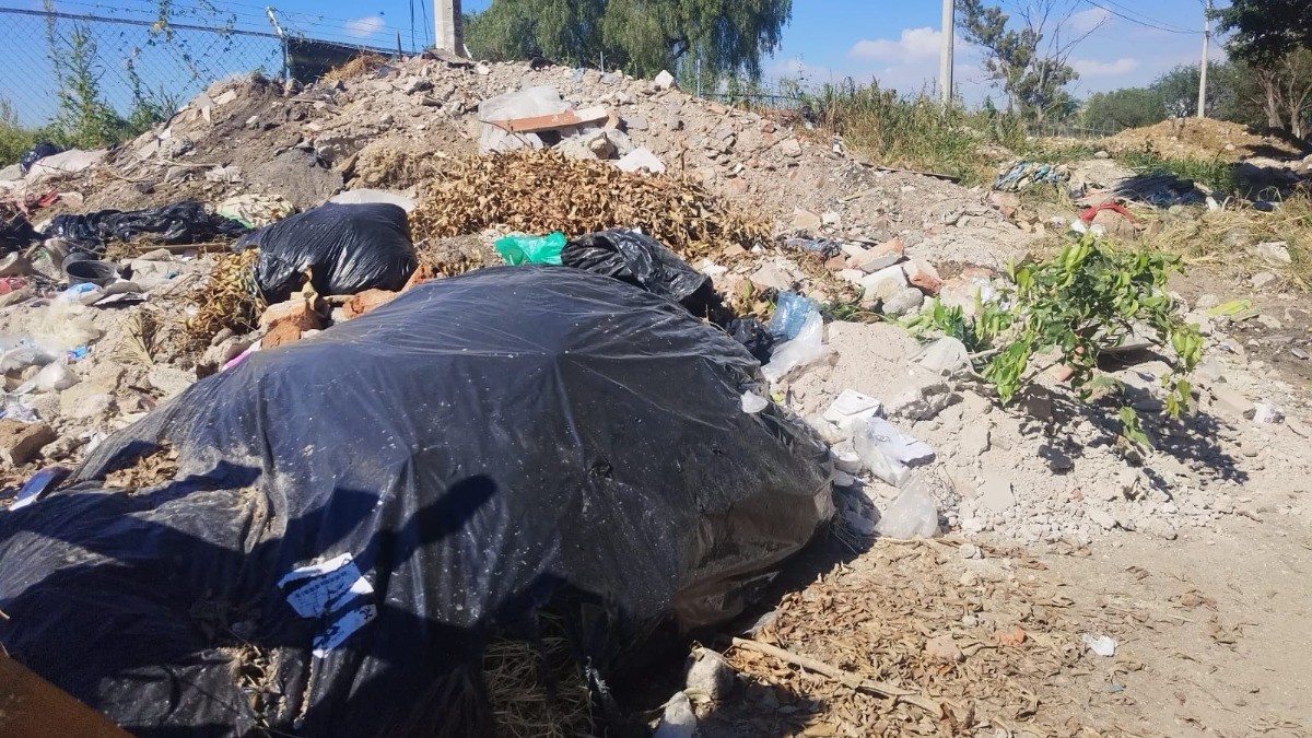 Convierten en muladar tramo de la avenida Olímpica en León