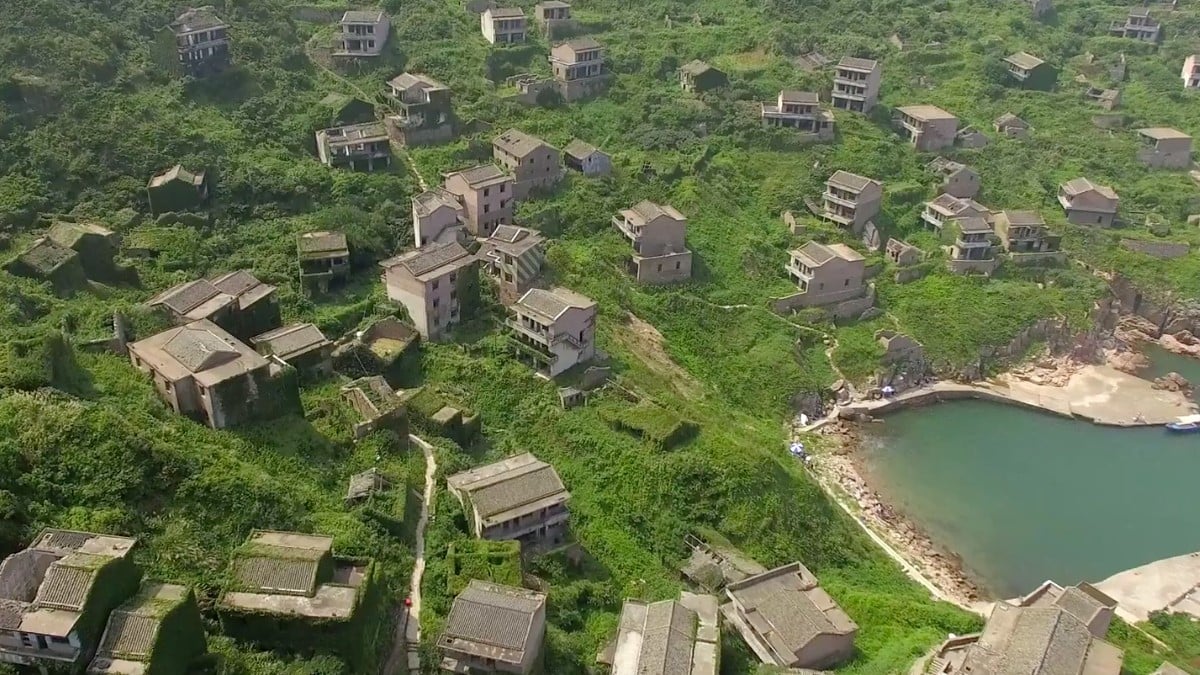 Descubre la misteriosa aldea abandonada que fue engullida por la naturaleza