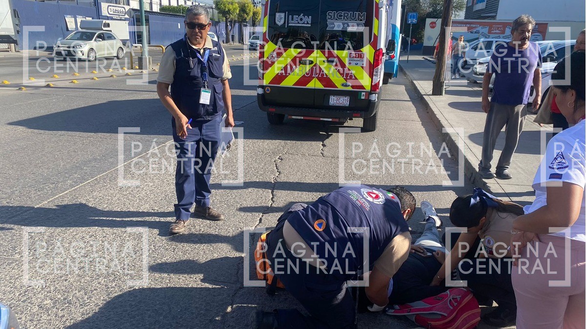 Urbano 'se lleva de paso' a una ciclista en base Delta; ¡no la vio!