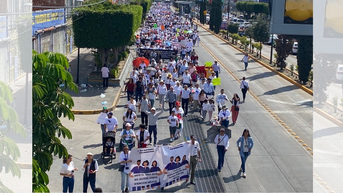 Marcha de trabajadores del Poder Judicial por el centro de León, ocasionan caos vial