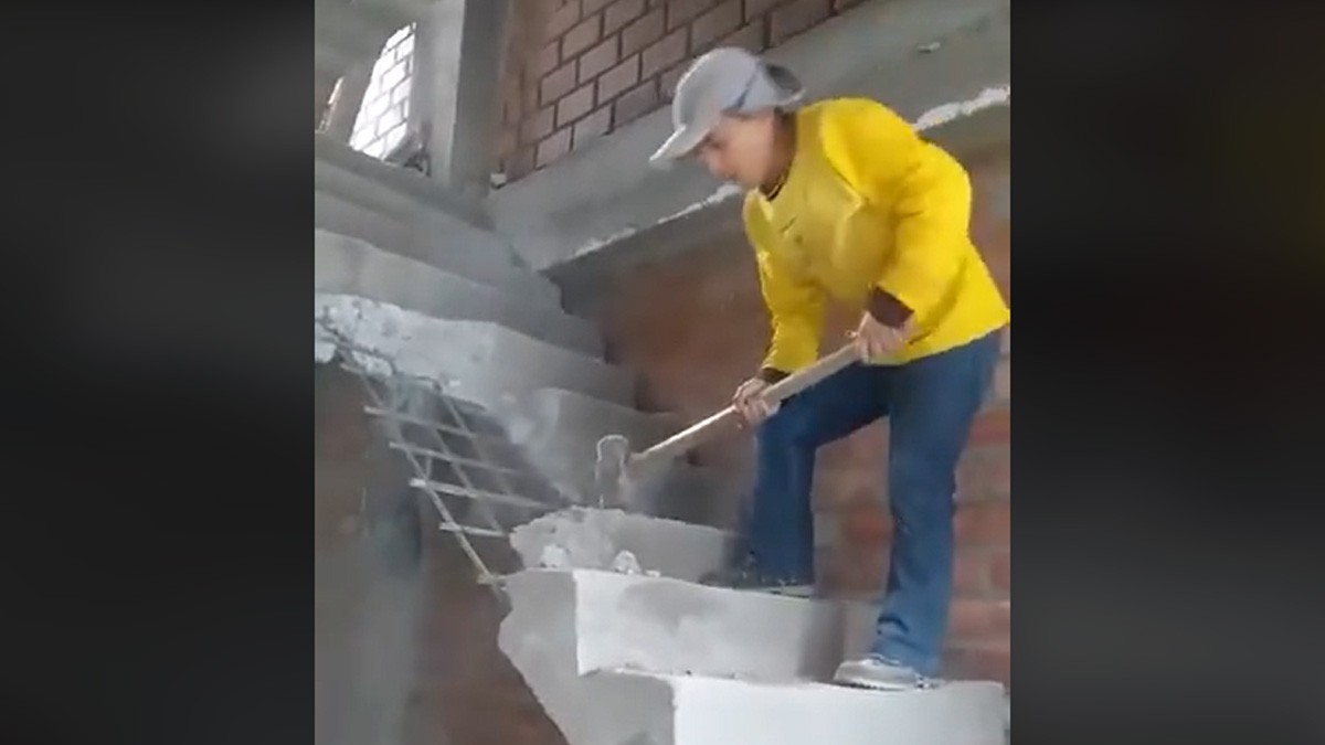 VIDEO: Albañil destruye escalera que había construido; dueño no le pagó