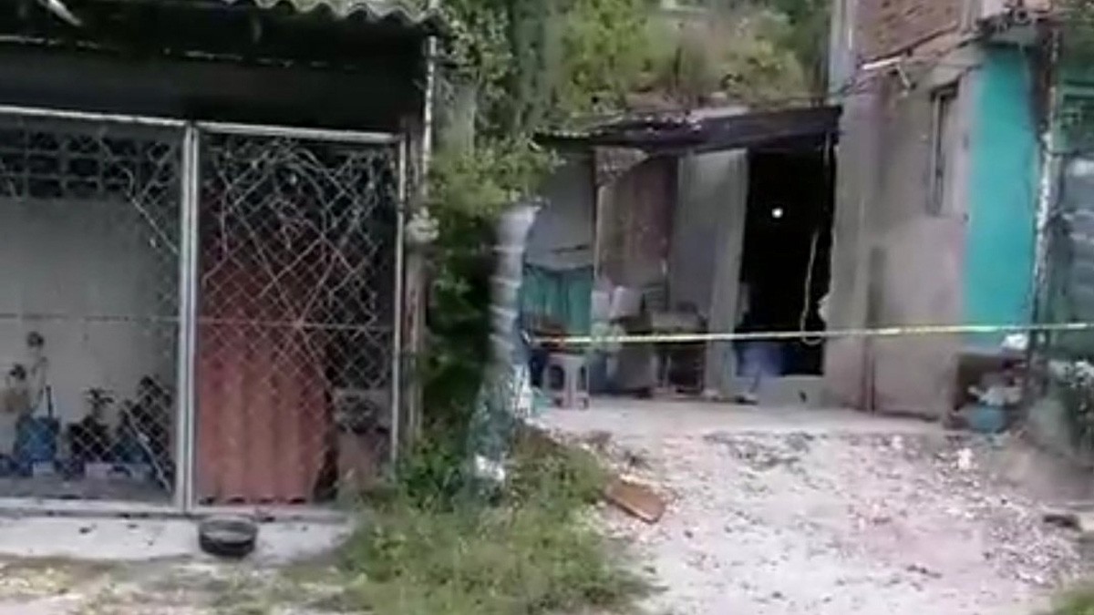 Hallan a familia muerta dentro de la casa; todos estaban atados de manos
