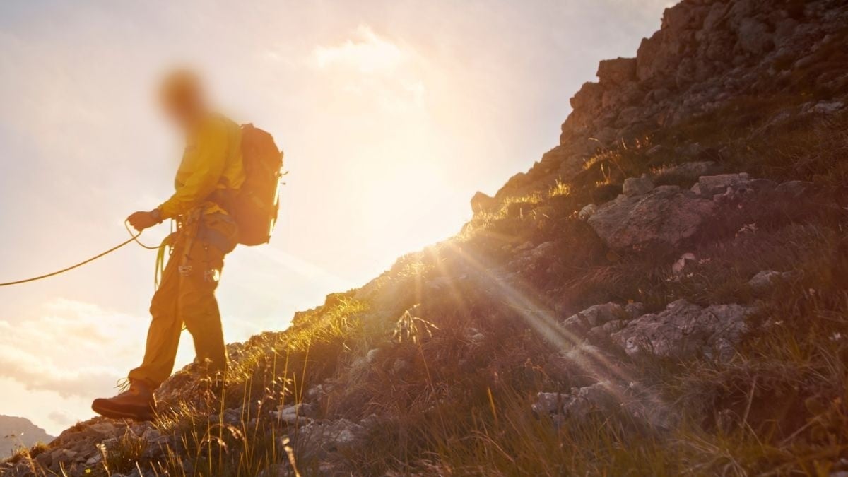 Turista subía la Peña de Bernal en Querétaro y murió al resbalar y caer al vacío