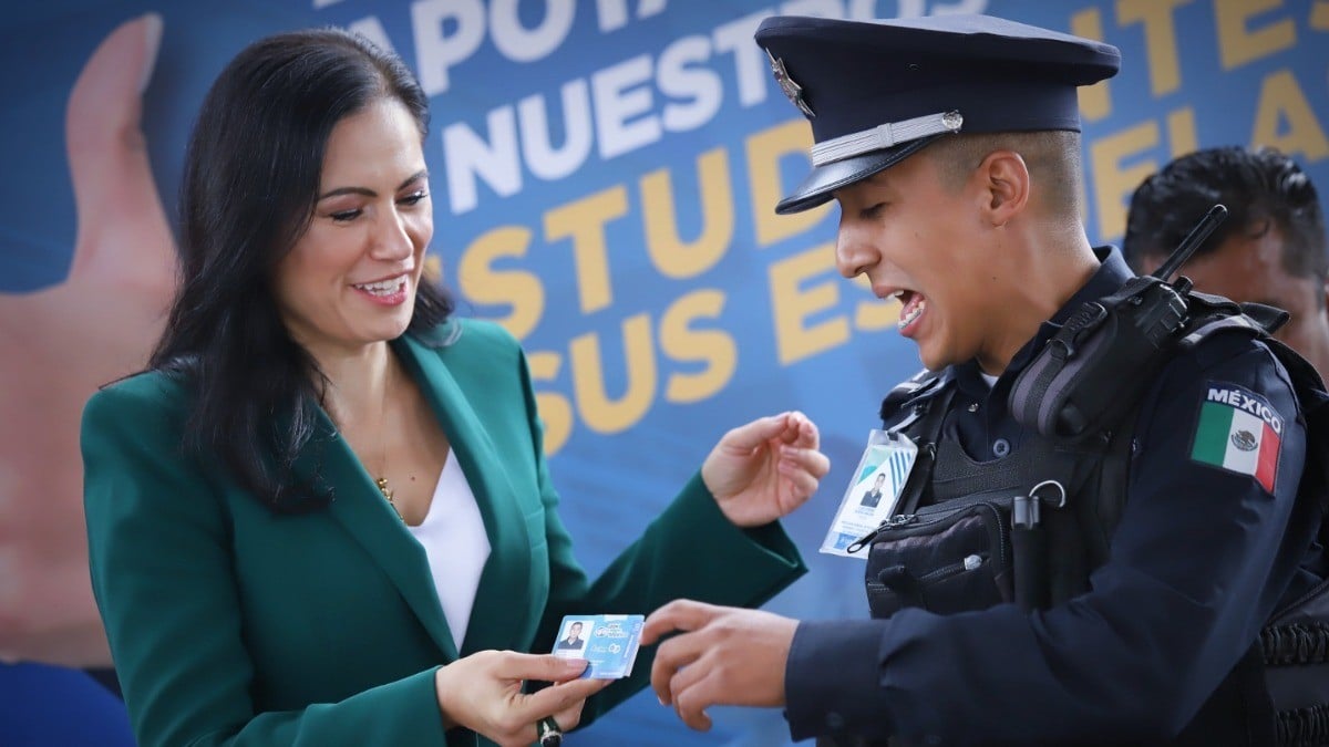 Dan viajes gratis en transporte público a policías de León