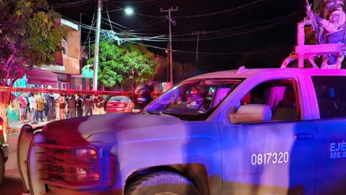 Danzantes, entre ellos un bebé, bailaban en vía pública y los atacan a balazos a todos