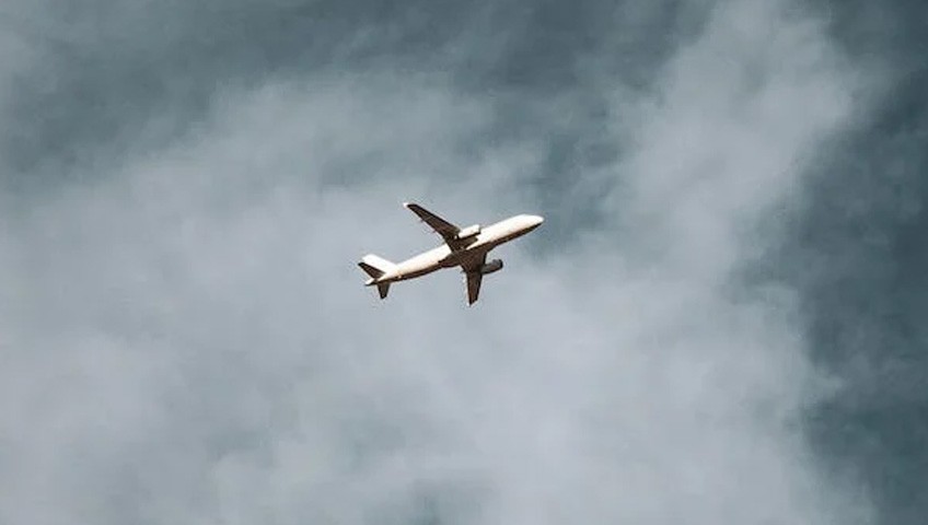 ¡Estaba en su propio 'viaje'! Piloto consumió hongos e intentó apagar los motores del avión