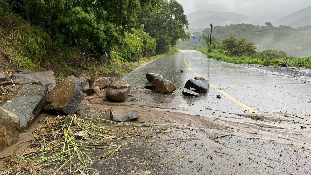 Grupo de 77 estudiantes de Minas de la UG están varados en Acapulco por el huracán Otis
