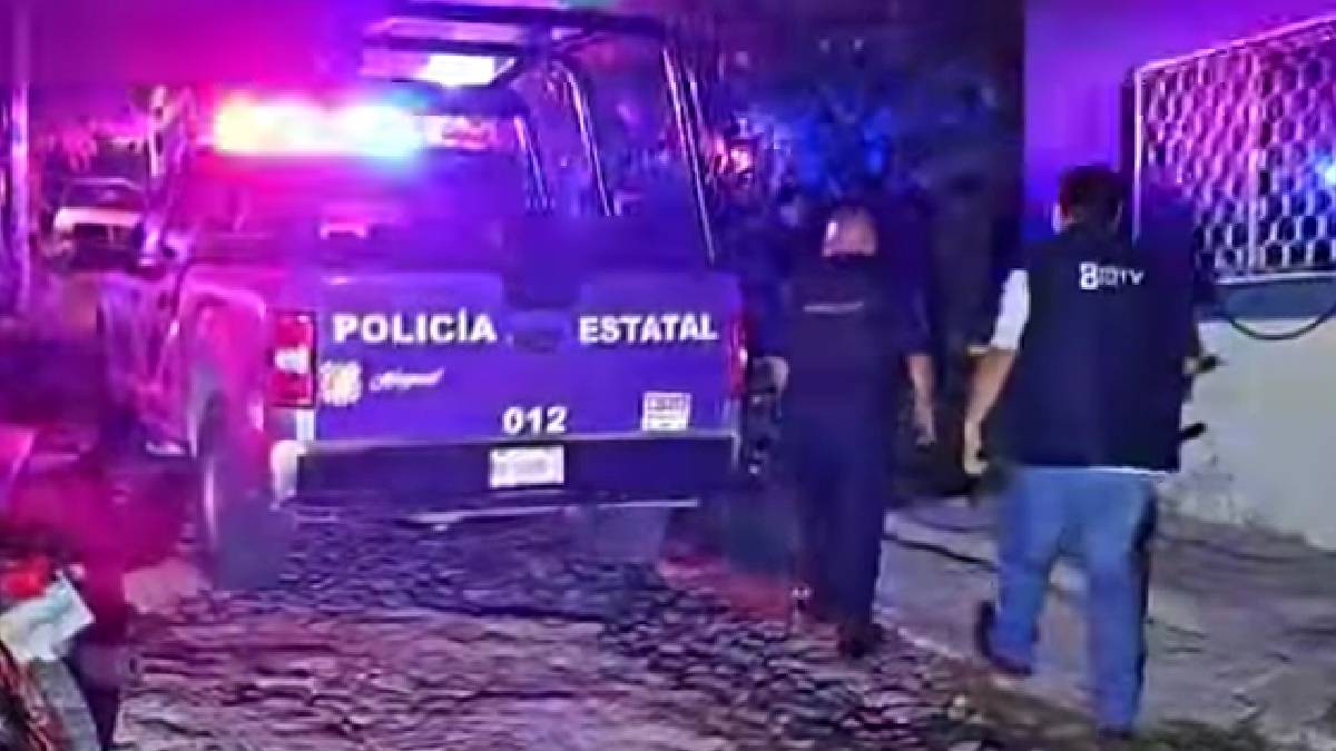 Mujer ve ataúd afuera de su casa y al abrirlo descubre a su hijo asesinado