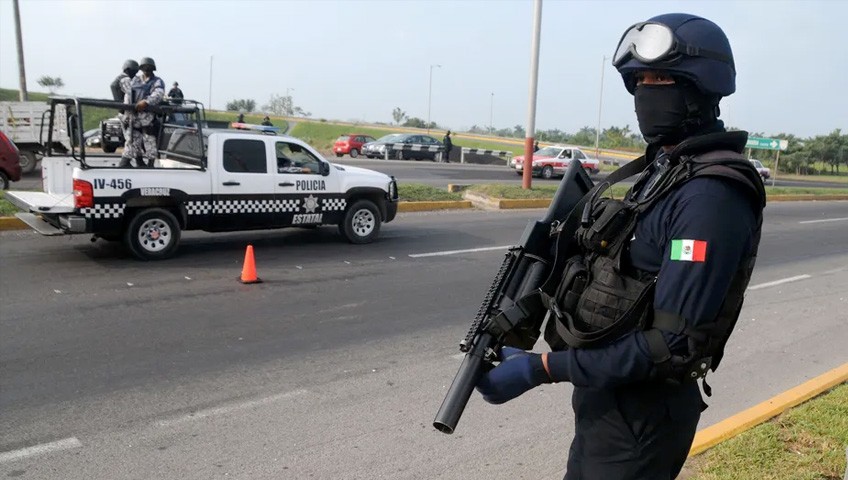 Dan 50 años de cárcel a 12 policías que masacraron a 19 migrantes en Camargo