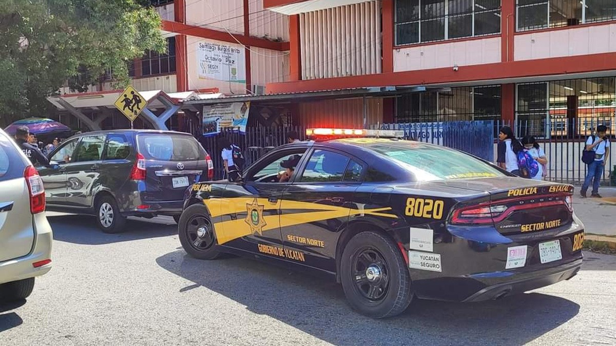 Profesor presuntamente se expresa mal de un alumno y llega el papá y le da una golpiza