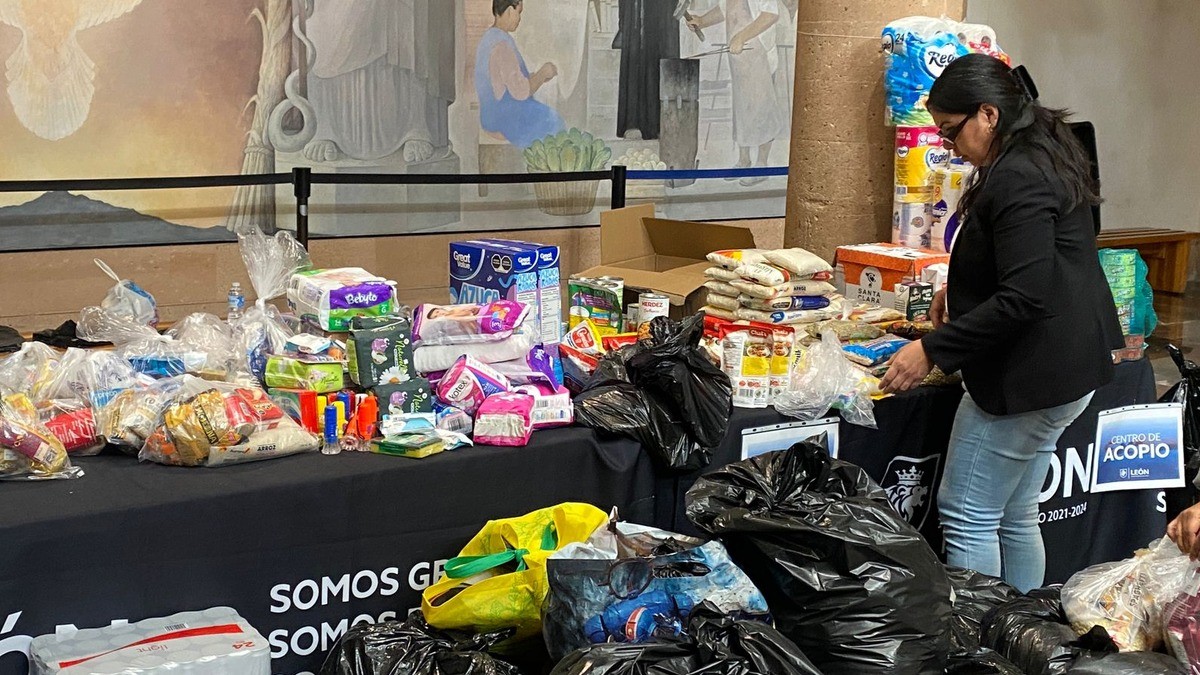 ¿Quieres ayudar a los afectados por el huracán?, ve a la presidencia a dejar tu donativo