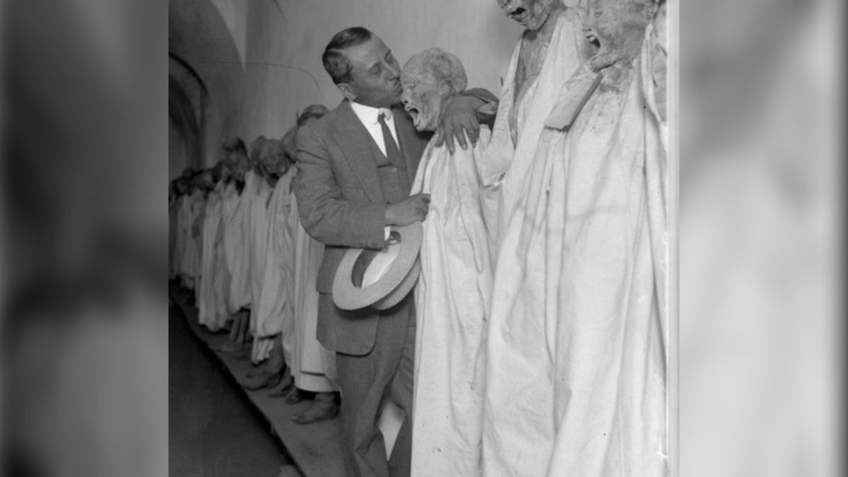 El Panteón de Santa Paula tiene un pasadizo tétrico y no vas a creer a dónde lleva