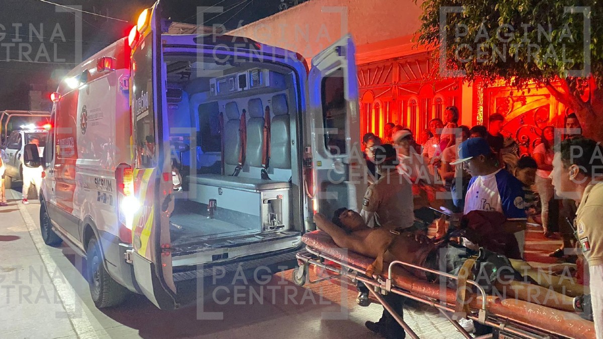 Atacan a joven en la Ampliación San Francisco en León y queda tirado sobre la calle