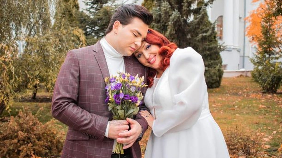 ¿Amor de madre? Mujer se casa con su propio hijo 31 años menor