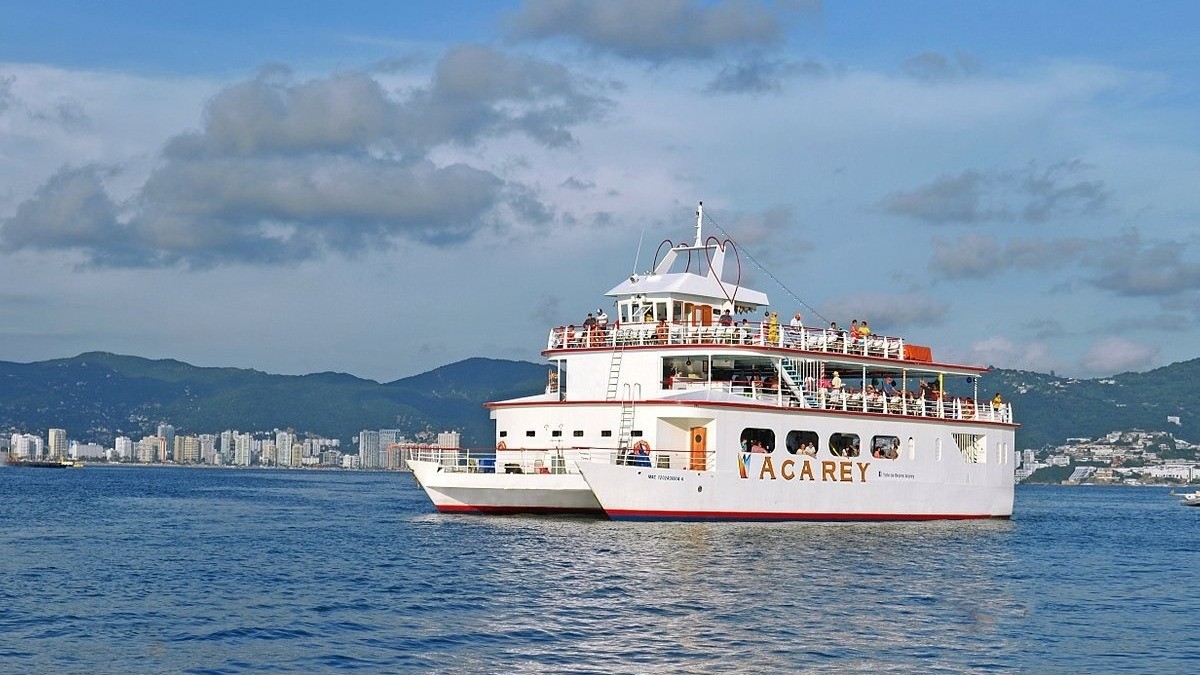 Implacable fuerza de huracán Otis hunde yate y mueren 20 personas en Acapulco