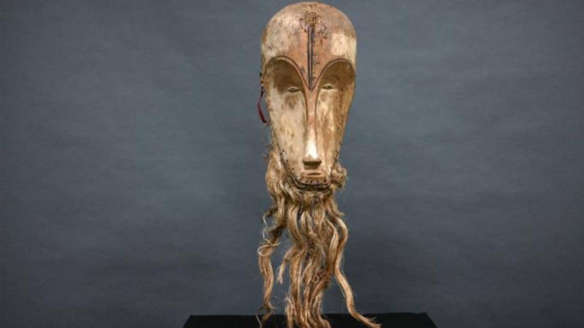 Estafan a abuelitos: les compran máscara africana de 4.5 millones en tan solo 160 dólares