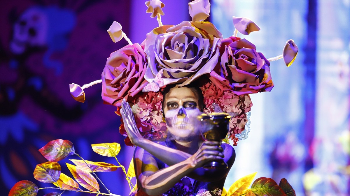 Pasarela de Catrinas le pone color a la tradición de la muerte en León