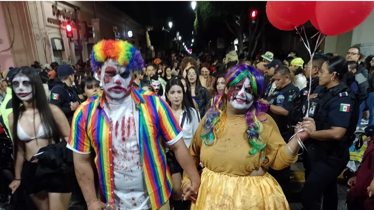 ‘Ánimas’ saturan zona centro con ‘caminata de ultratumba’