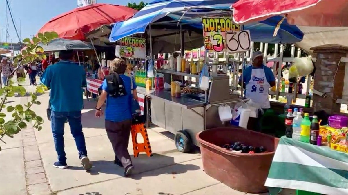 Comerciantes 'se ponen vivos' y hacen su agosto el Día de Muertos
