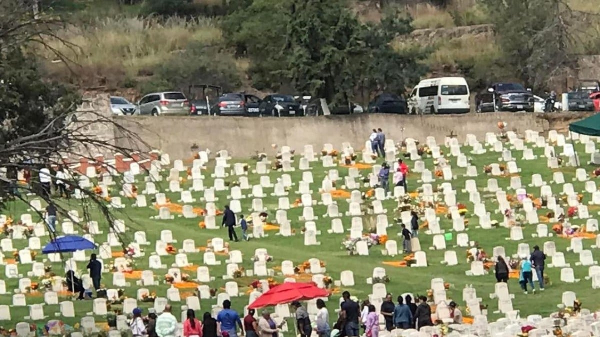 La muerte 'visita el panteón' en pleno Día de Muertos: balacera deja dos fallecidos