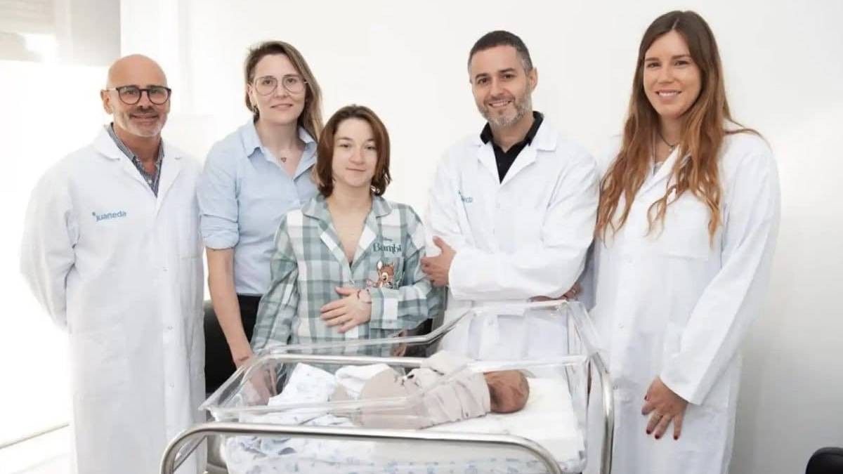 ¡Un hito! Nace bebé el primer bebé gestado por dos mujeres