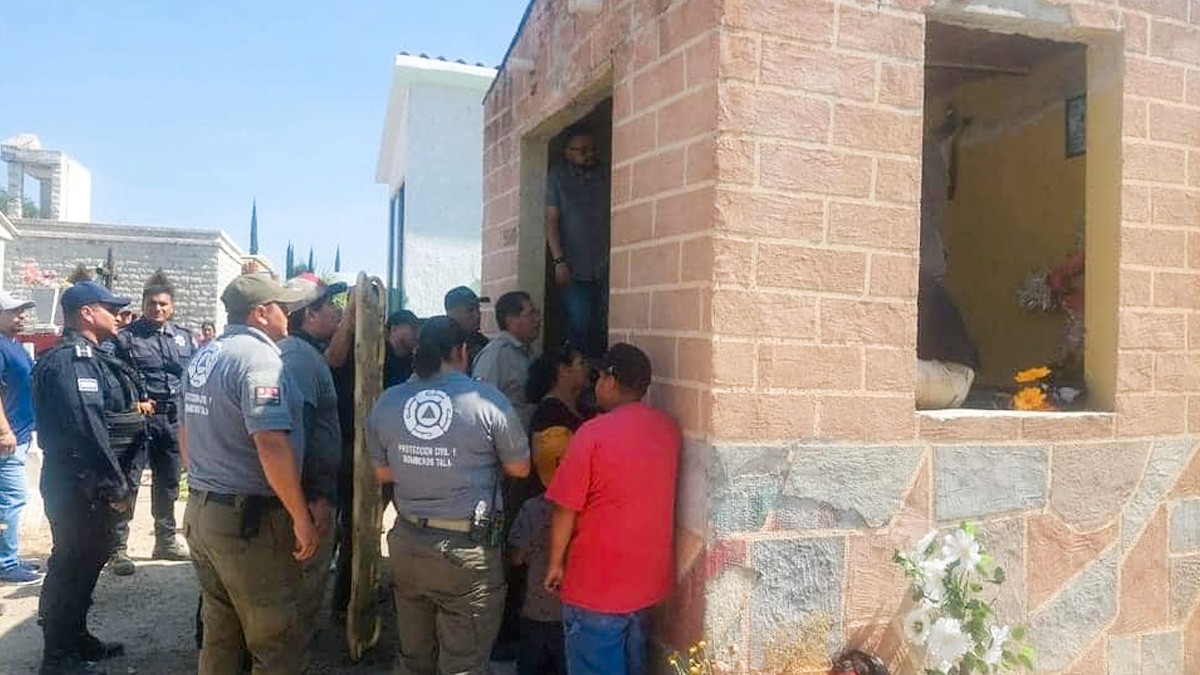 Niña cae 4 metros de una tumba cuando visitaba a su familiar difunto