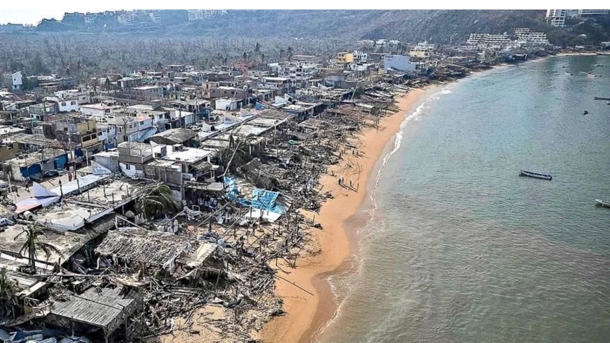 Acapulco comienza a iluminarse; reabren bares y taquerías pese a la devastación