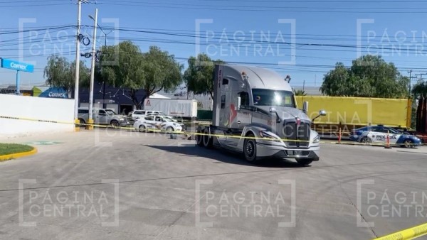 Bulevar Aeropuerto: Muere ciclista atropellado por un tráiler que entraba a una gasolinera