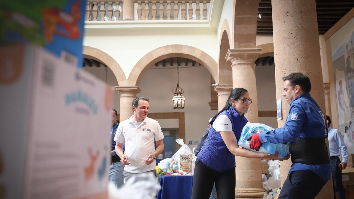 Envía León 20 toneladas de víveres para Acapulco; ¿ya pusiste tu granito de arena?